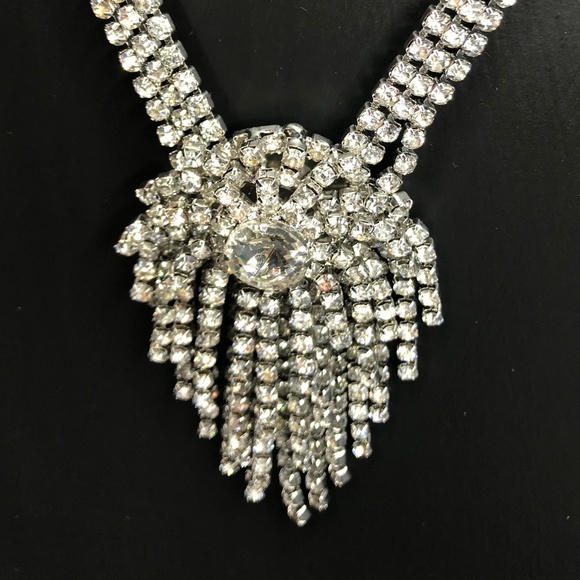 🆑 Silver Crystal Deco Firework Necklace - Picture 4 of 5